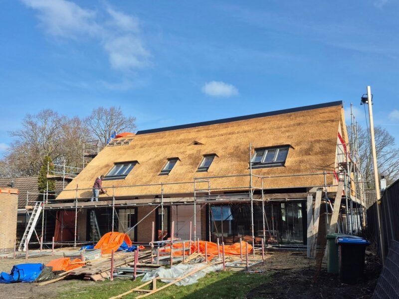 Renovatie woning met rieten dak in Made – foto 1